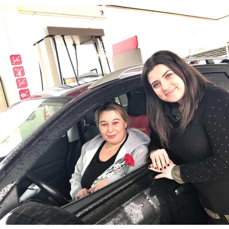 İstasyonumuzu ziyaret eden saygıdeğer kadınları, hediyeleri ile karşıladık.